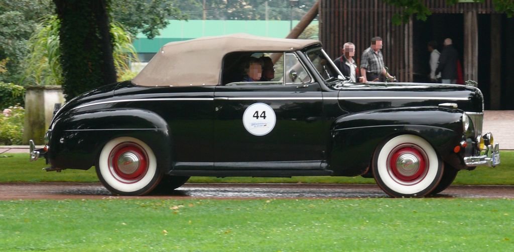 Ford Super De Luxe