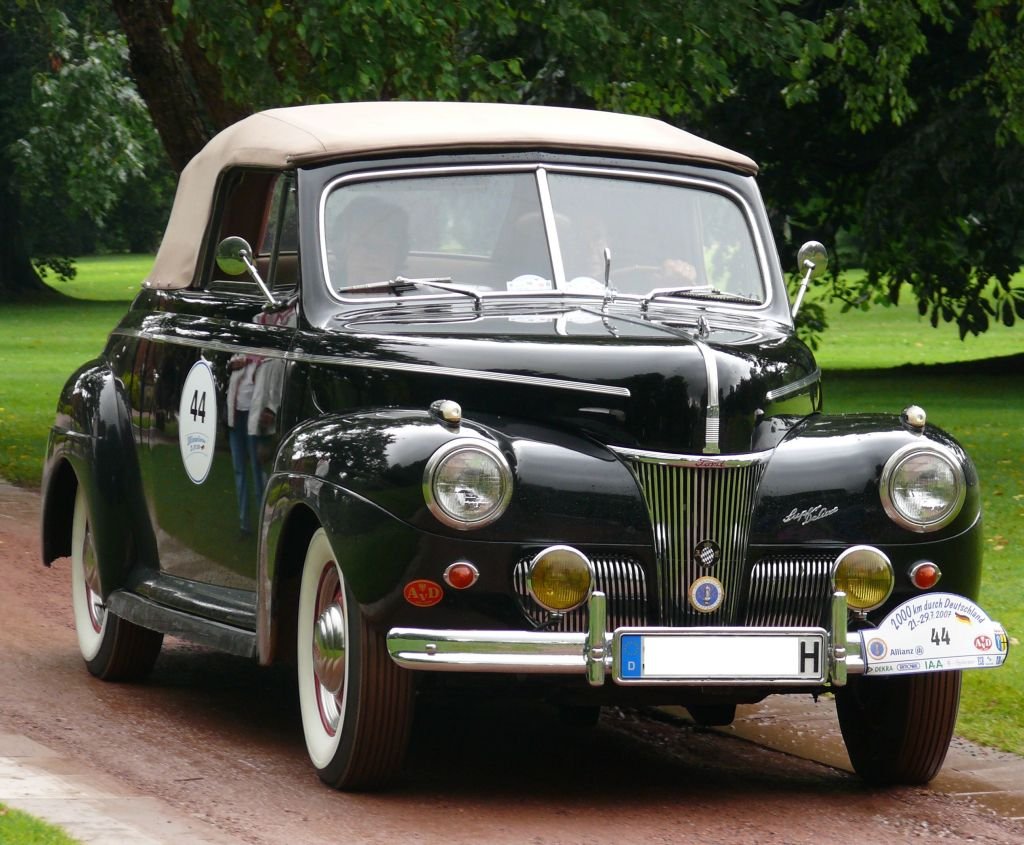 Ford Super De Luxe photo