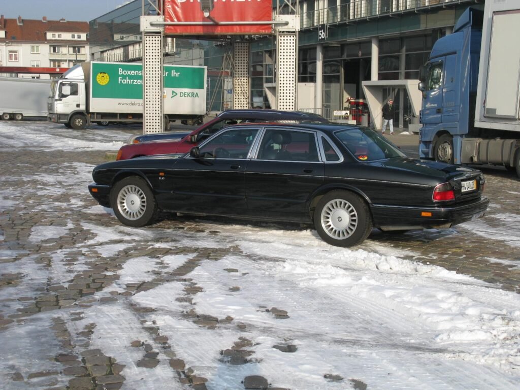 Jaguar XJ12 photo