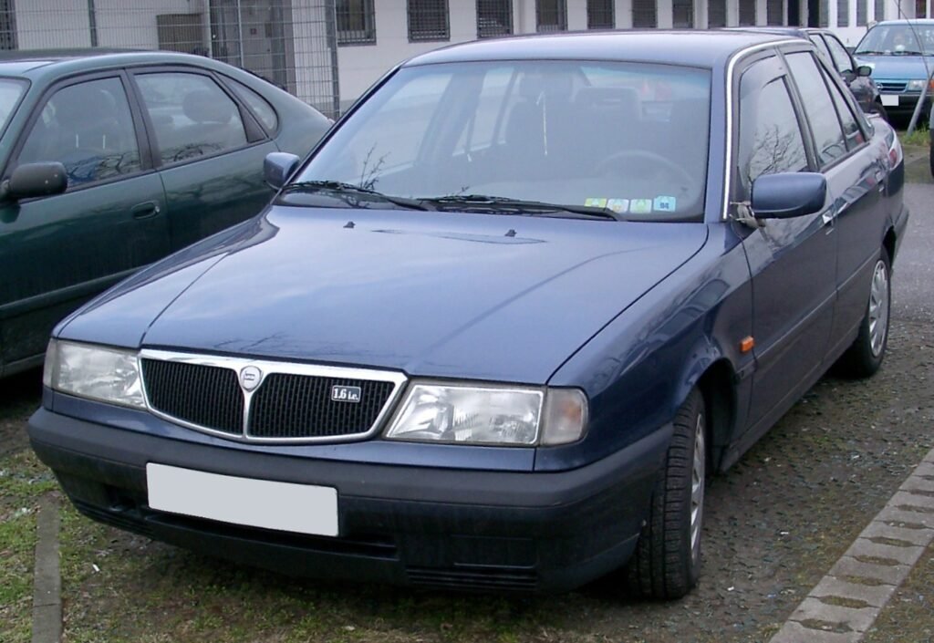 Lancia Dedra photo