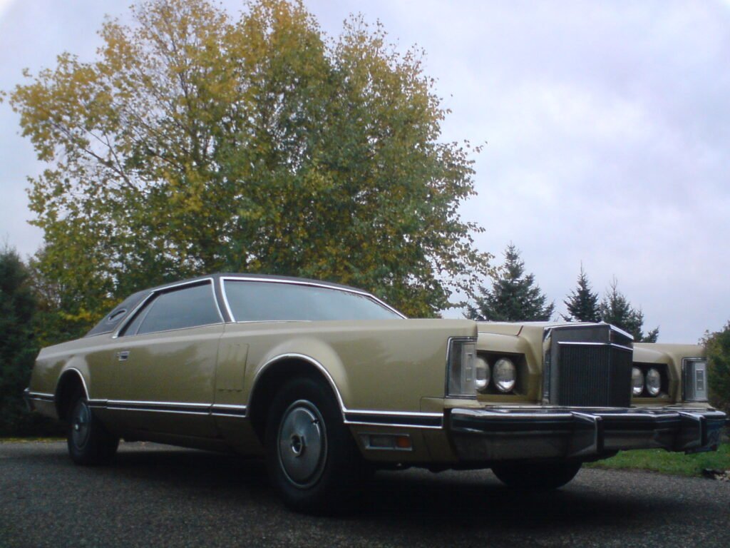 Lincoln Continental Mark 5 photo