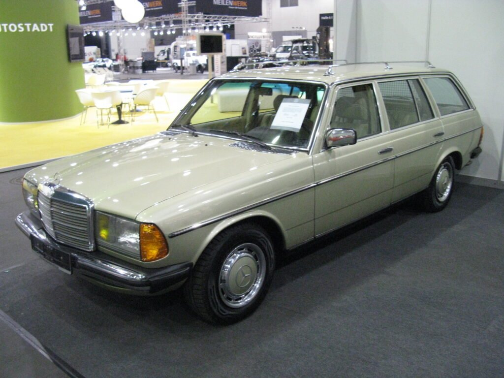 Mercedes-Benz 230 TE photo
