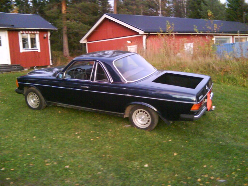 Mercedes-Benz 123 photo