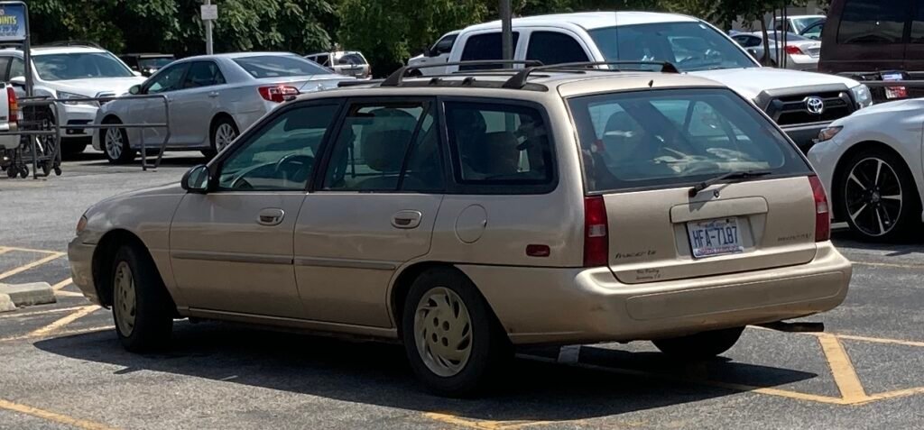 Mercury Tracer photo