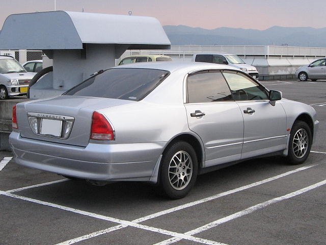 Mitsubishi Diamante photo