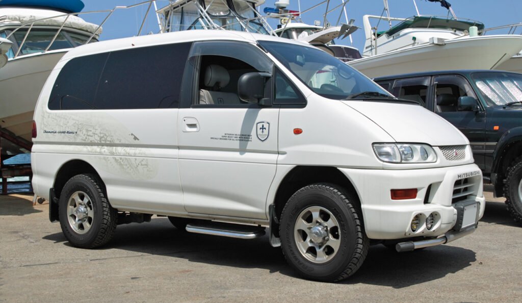Mitsubishi Space Gear photo