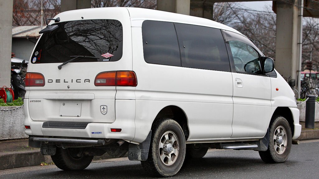 Mitsubishi L400 photo