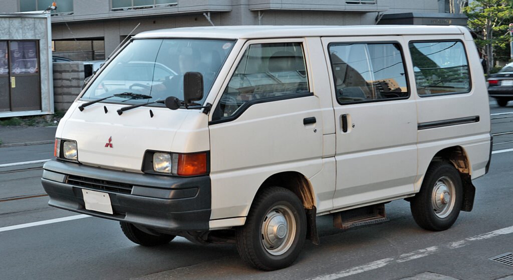 Mitsubishi Delica photo