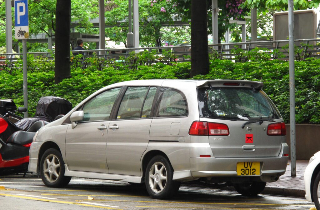 Nissan Prairie photo