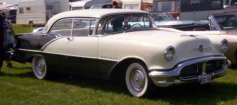 Oldsmobile 88 Holiday