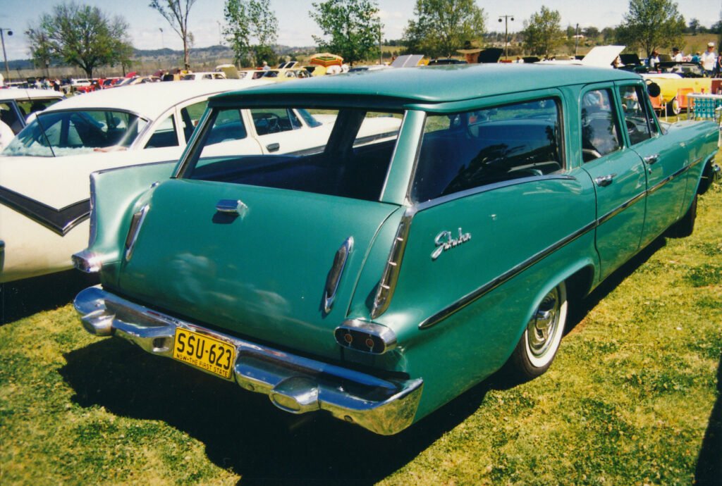 Plymouth Suburban photo