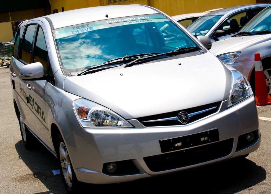 Proton Exora photo