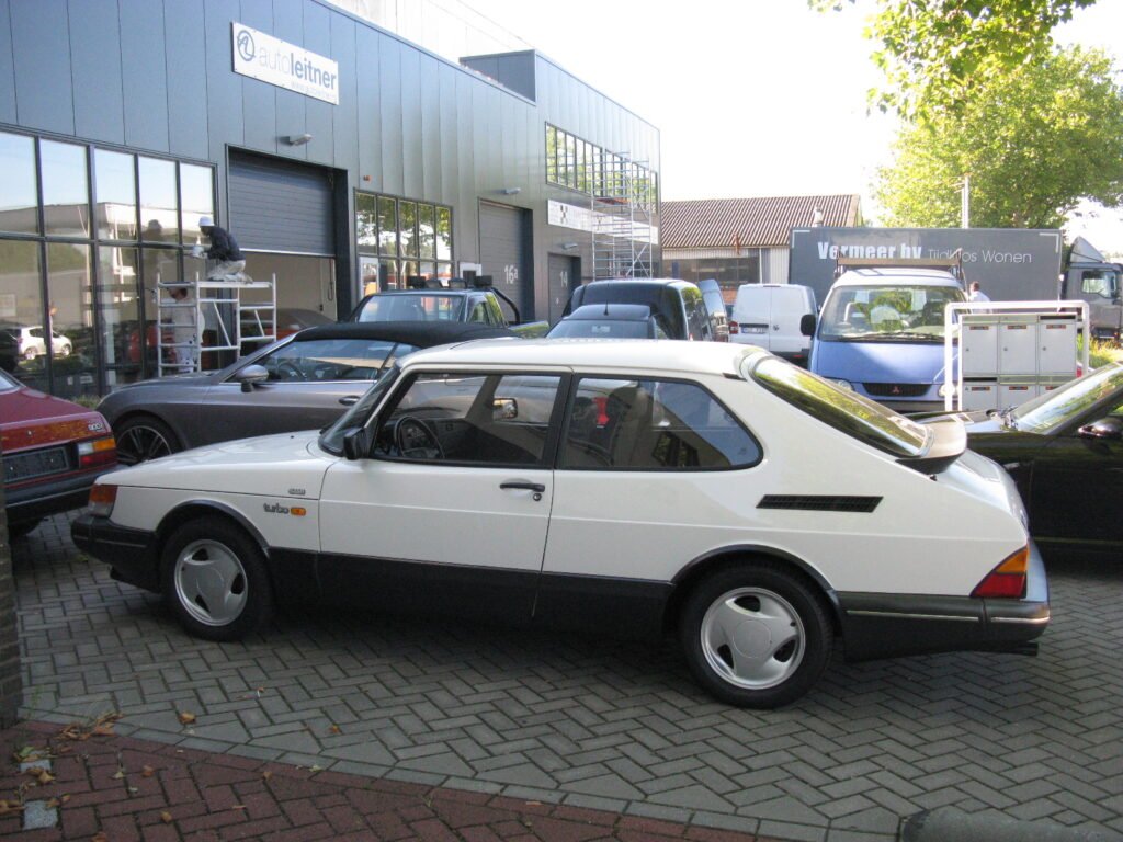Saab 900 Aero photo