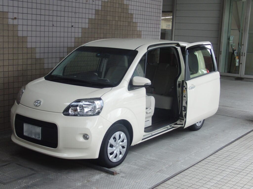 Toyota Porte photo