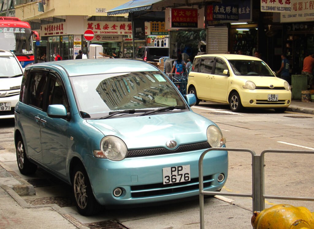 Toyota Sienta photo