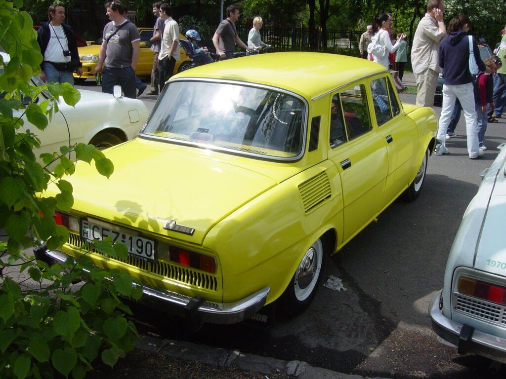 Škoda 100 photo